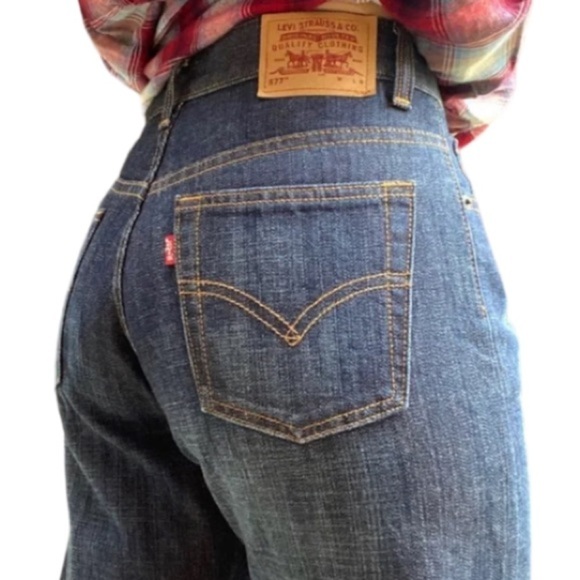 Levi's 577 Highrise Loose Fit Crop Ladies Size 14 Jeans Medium Wash 100% Cotton - Picture 2 of 10